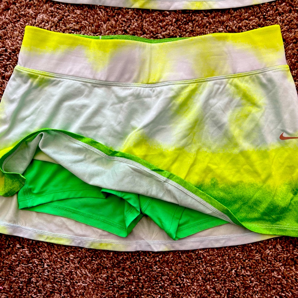 Nike scort size medium